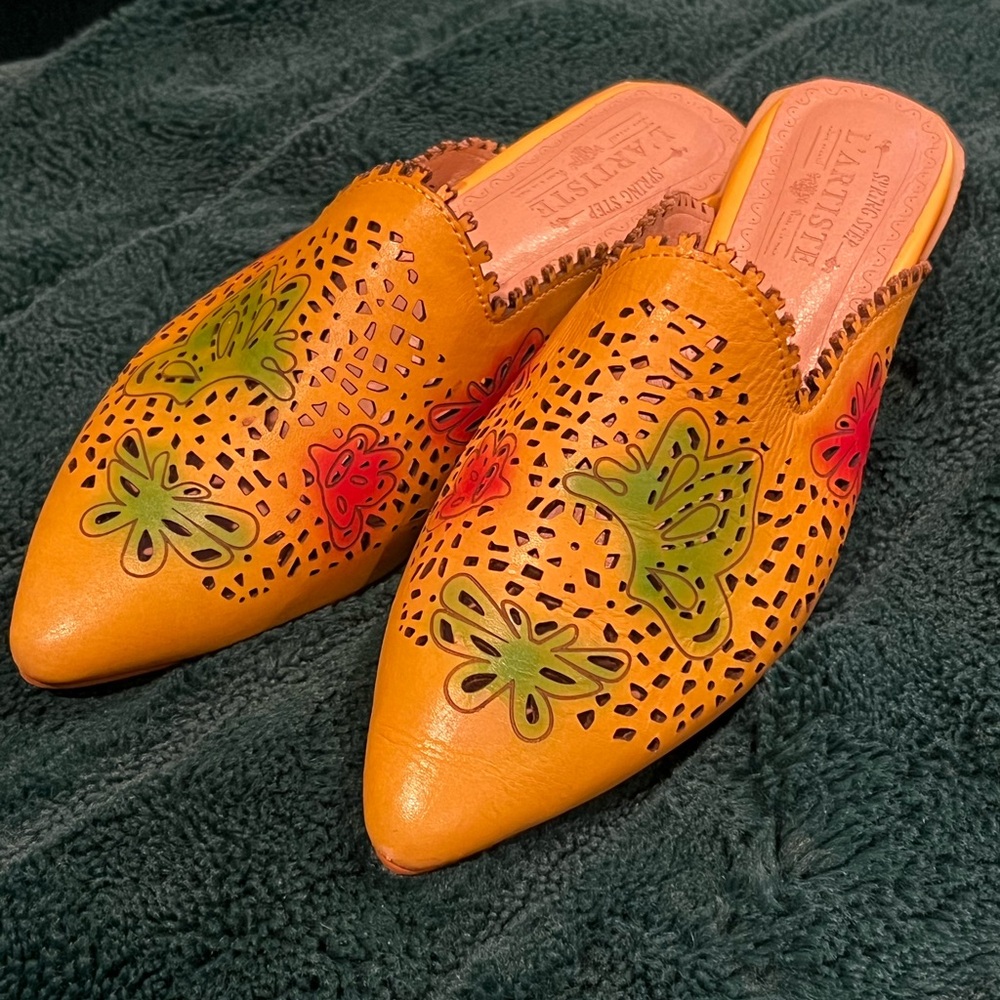 L'ARTISTE Step Yellow Floral L'Artiste Galatina Mule Leather Mules 37 (6.5/7) - Picture 3 of 9